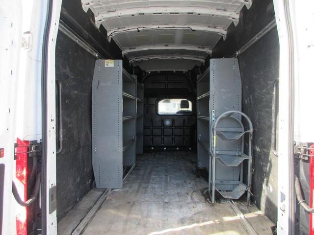 Photo of 2022 White Ford Transit-350