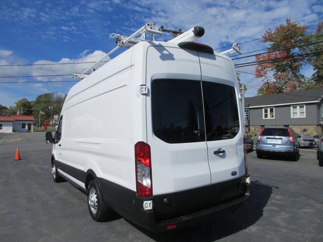 Photo of 2022 White Ford Transit-350