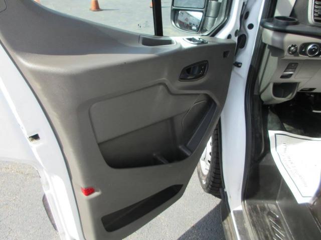 Photo of 2022 White Ford Transit-350