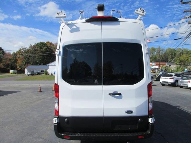Photo of 2022 White Ford Transit-350