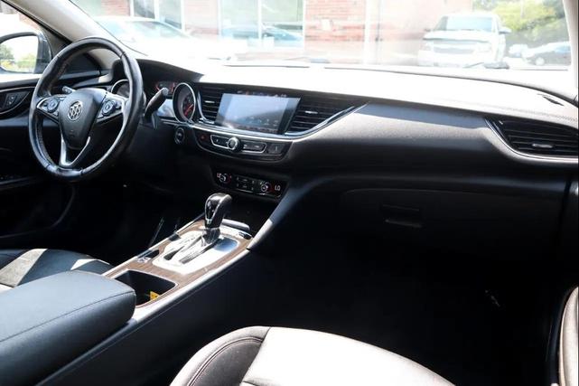 Photo of 2018 Ebony Twilight Metallic Buick Regal Sportback