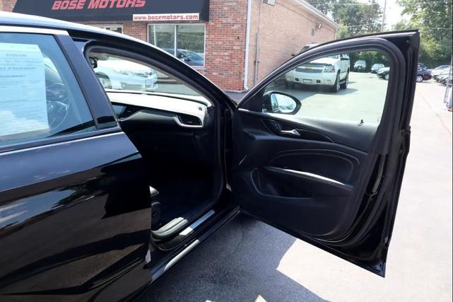 Photo of 2018 Ebony Twilight Metallic Buick Regal Sportback