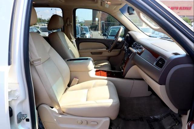 Photo of 2014 Pearl White Chevrolet Tahoe