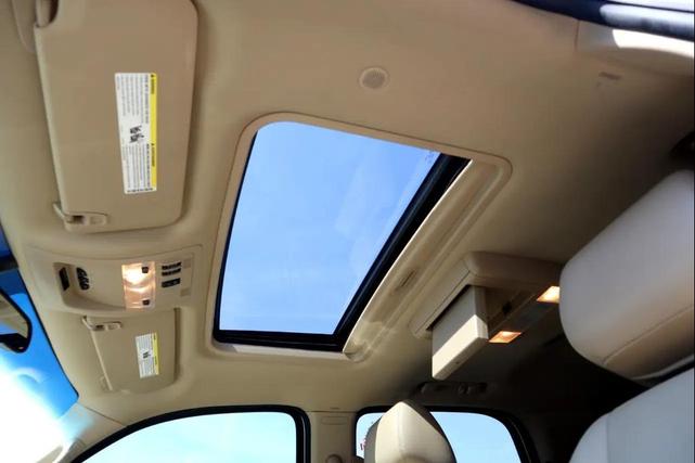 Photo of 2014 Pearl White Chevrolet Tahoe