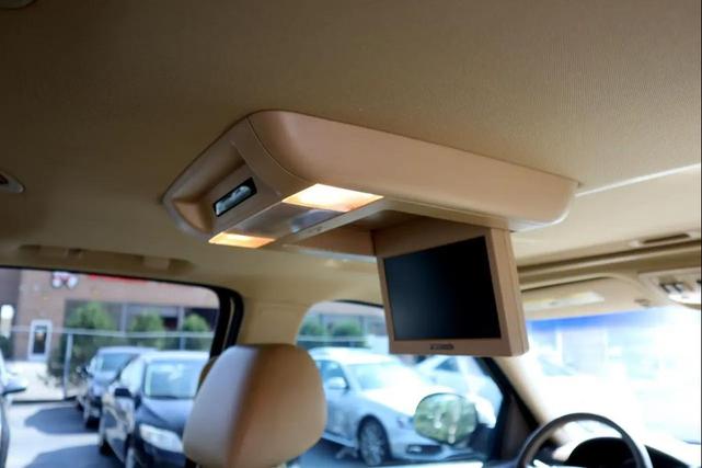 Photo of 2014 Pearl White Chevrolet Tahoe