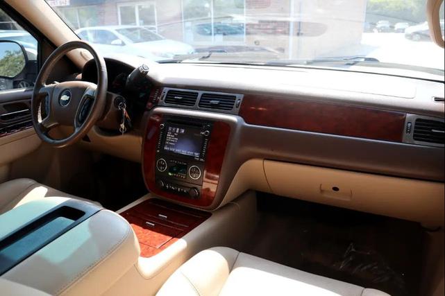 Photo of 2014 Pearl White Chevrolet Tahoe