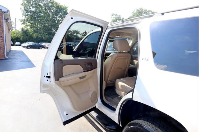 Photo of 2014 Pearl White Chevrolet Tahoe