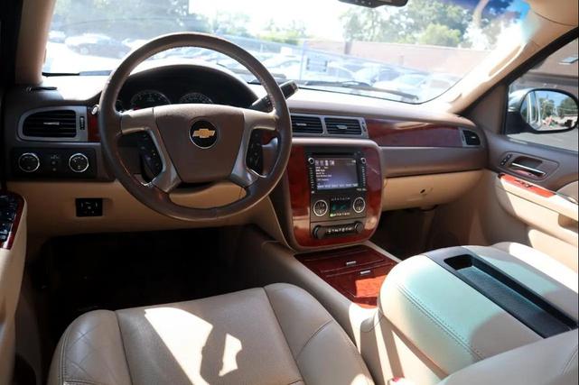 Photo of 2014 Pearl White Chevrolet Tahoe