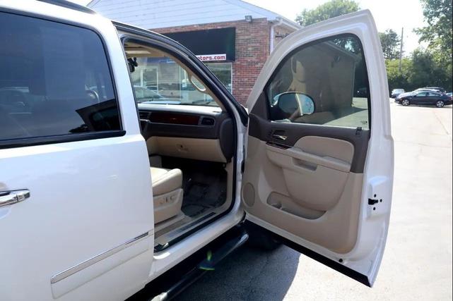 Photo of 2014 Pearl White Chevrolet Tahoe