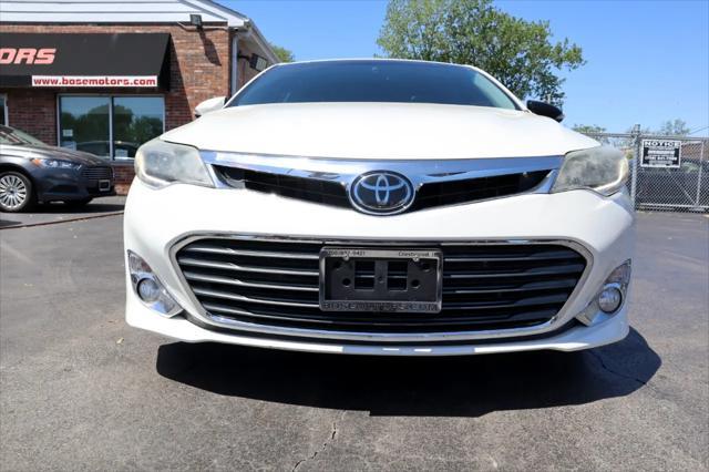Photo of 2014 Blizzard Pearl Toyota Avalon