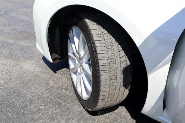Photo of 2014 Blizzard Pearl Toyota Avalon