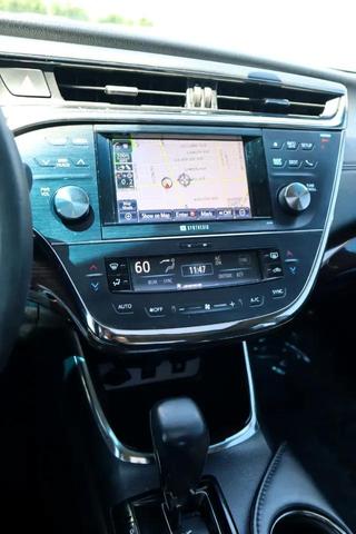 Photo of 2014 Blizzard Pearl Toyota Avalon