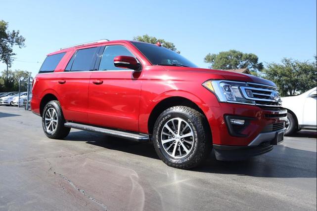 Photo of 2019 Ruby Red Metallic Tinted Clearcoat Ford Expedition