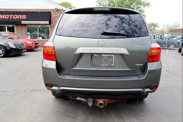Photo of 2010 Light Green Toyota Highlander