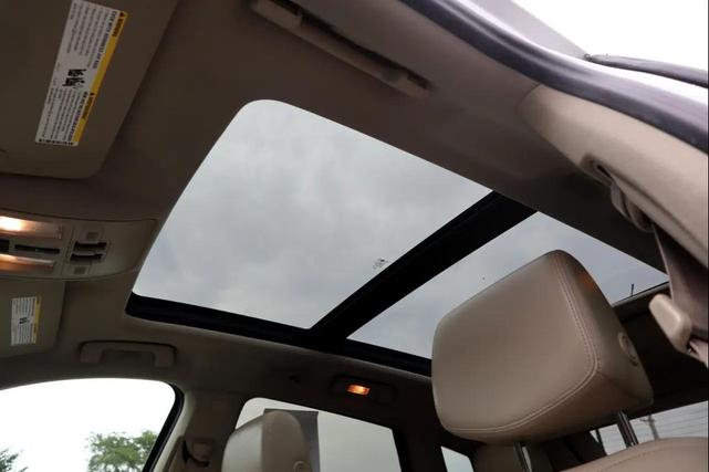 Photo of 2015 Platinum Ice Tricoat Cadillac SRX