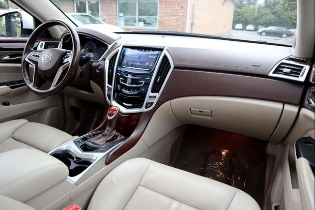 Photo of 2015 Platinum Ice Tricoat Cadillac SRX