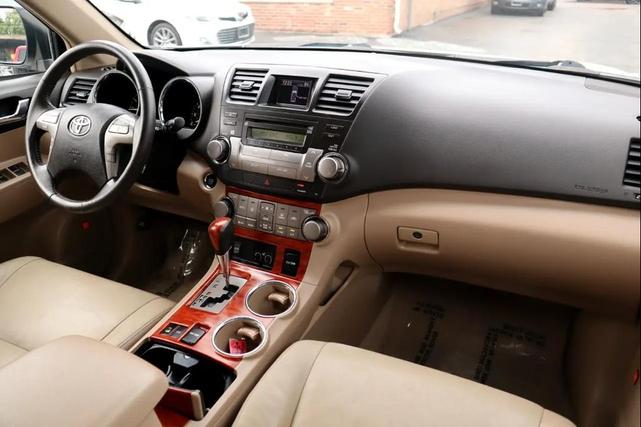 Photo of 2010 Blizzard Pearl Toyota Highlander