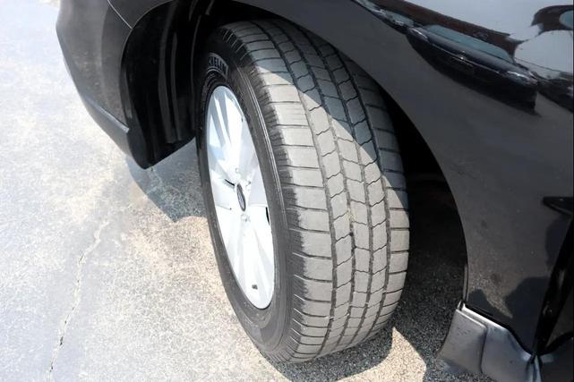 Photo of 2015 Crystal Black Silica Subaru Outback