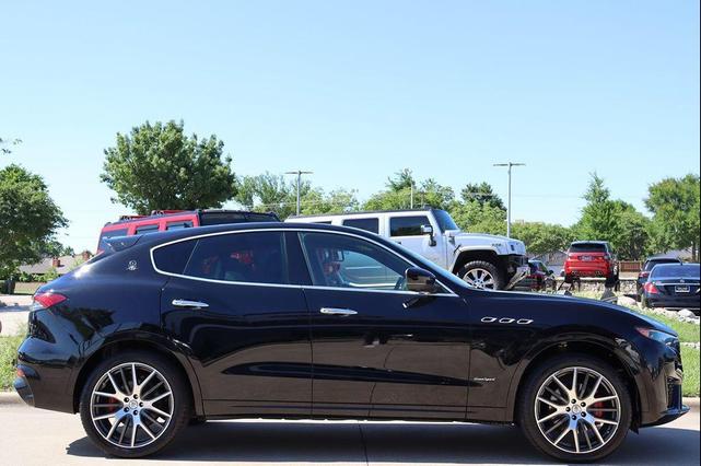 Photo of 2021 Nero Maserati Levante