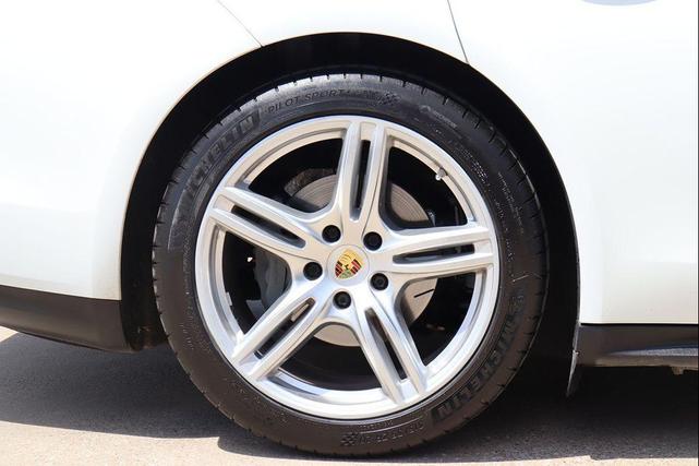 Photo of 2018 White Porsche Panamera