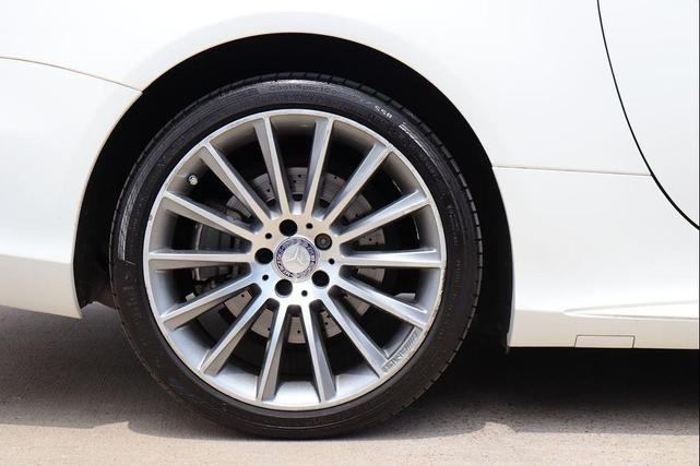 Photo of 2017 Polar White Mercedes-Benz SL 550