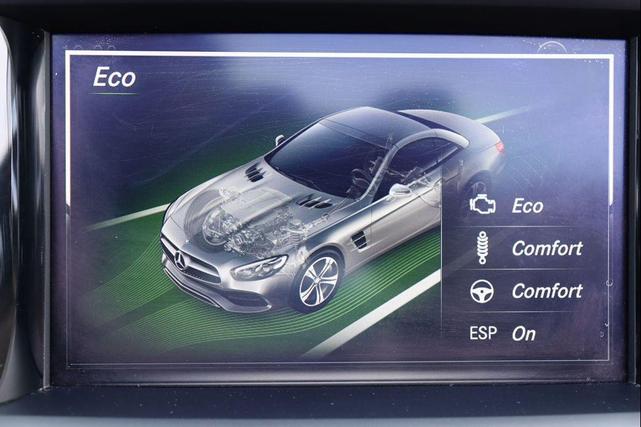 Photo of 2017 Polar White Mercedes-Benz SL 550