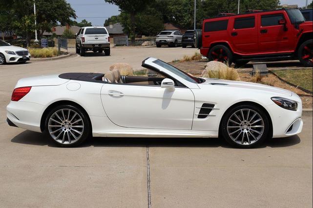 Photo of 2017 Polar White Mercedes-Benz SL 550