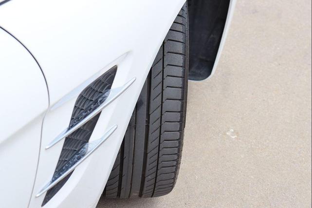 Photo of 2017 Polar White Mercedes-Benz SL 550
