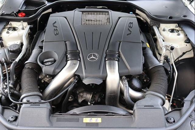 Photo of 2017 Polar White Mercedes-Benz SL 550