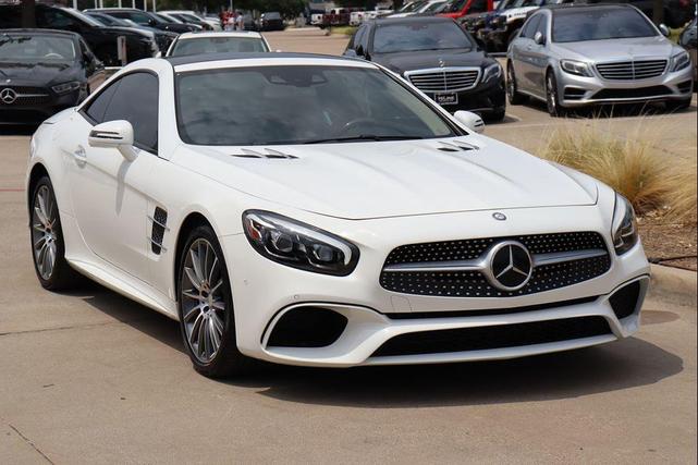 Photo of 2017 Polar White Mercedes-Benz SL 550