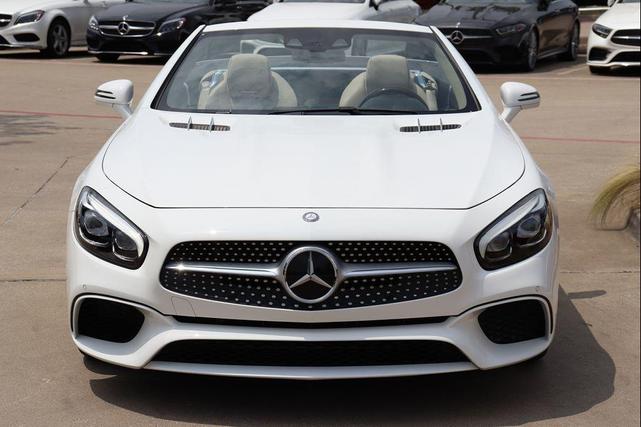 Photo of 2017 Polar White Mercedes-Benz SL 550