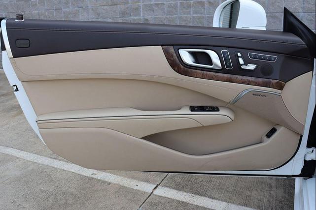 Photo of 2017 Polar White Mercedes-Benz SL 550