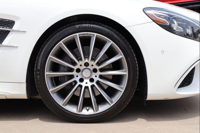 Photo of 2017 Polar White Mercedes-Benz SL 550