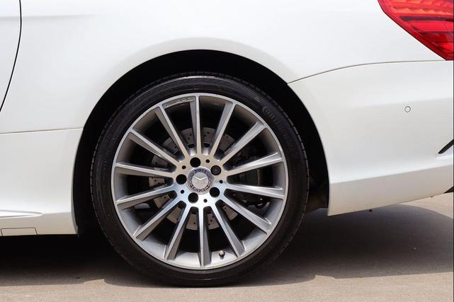 Photo of 2017 Polar White Mercedes-Benz SL 550