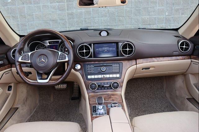 Photo of 2017 Polar White Mercedes-Benz SL 550