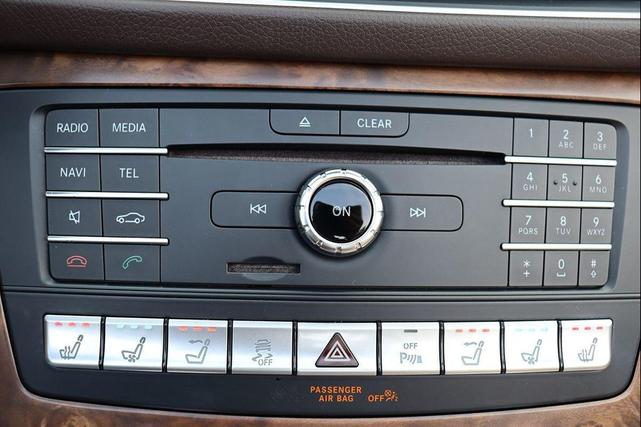 Photo of 2017 Polar White Mercedes-Benz SL 550