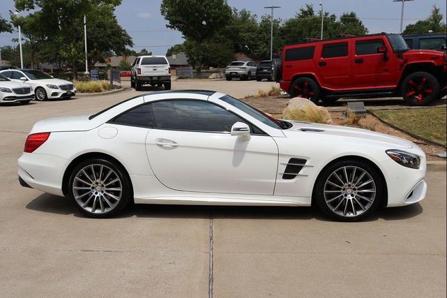 Photo of 2017 Polar White Mercedes-Benz SL 550