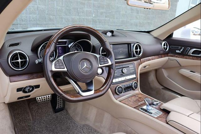 Photo of 2017 Polar White Mercedes-Benz SL 550