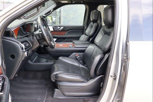 Photo of 2020 Silver Radiance Lincoln Navigator