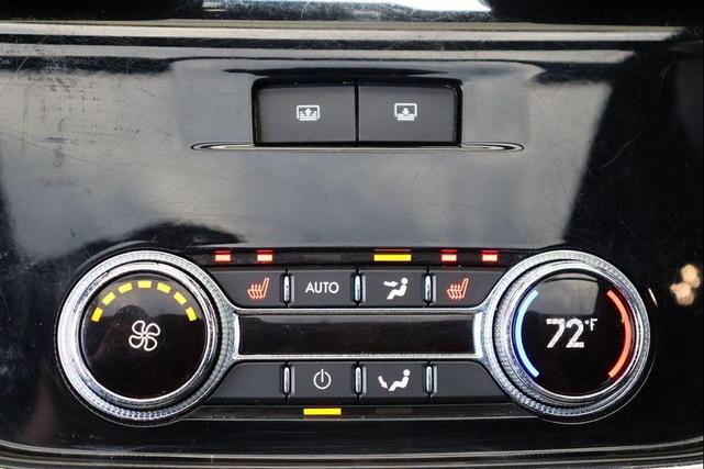 Photo of 2020 Silver Radiance Lincoln Navigator