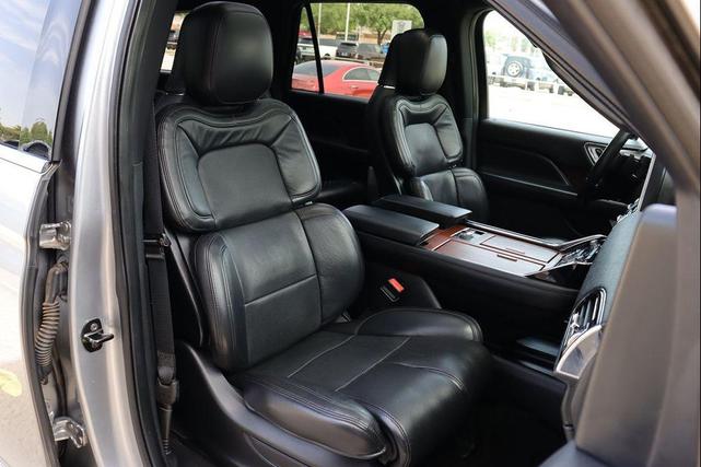 Photo of 2020 Silver Radiance Lincoln Navigator