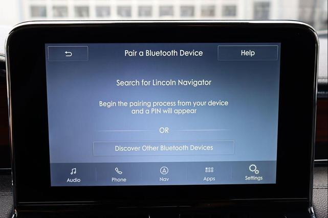 Photo of 2020 Silver Radiance Lincoln Navigator