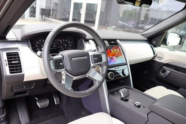 Photo of 2021 Silicon Silver Premium Metallic Land Rover Discovery