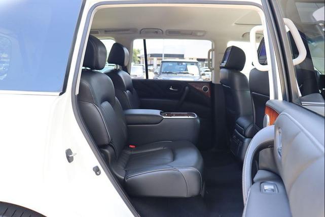 Photo of 2017 Majestic White INFINITI QX80