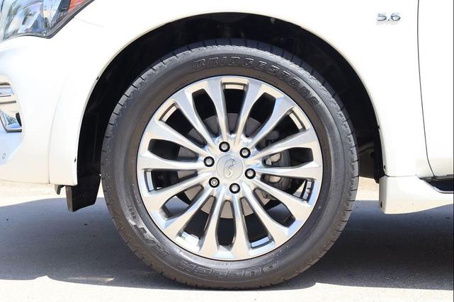 Photo of 2017 Majestic White INFINITI QX80