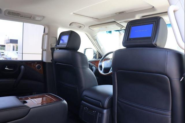 Photo of 2017 Majestic White INFINITI QX80