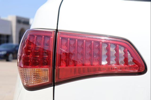 Photo of 2017 Majestic White INFINITI QX80