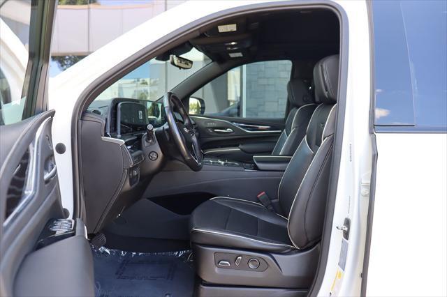 Photo of 2021 Crystal White Tricoat Cadillac Escalade