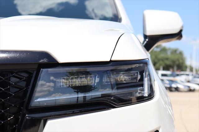 Photo of 2021 Crystal White Tricoat Cadillac Escalade
