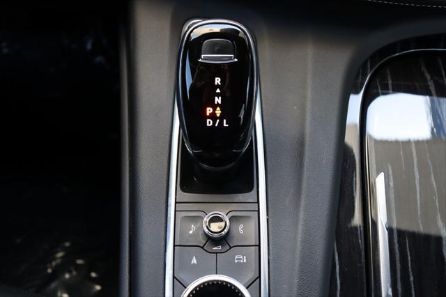 Photo of 2021 Crystal White Tricoat Cadillac Escalade